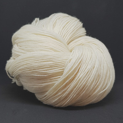 BLF 4 Ply - 100 % Bluefaced Leicester 50 g - 200 m